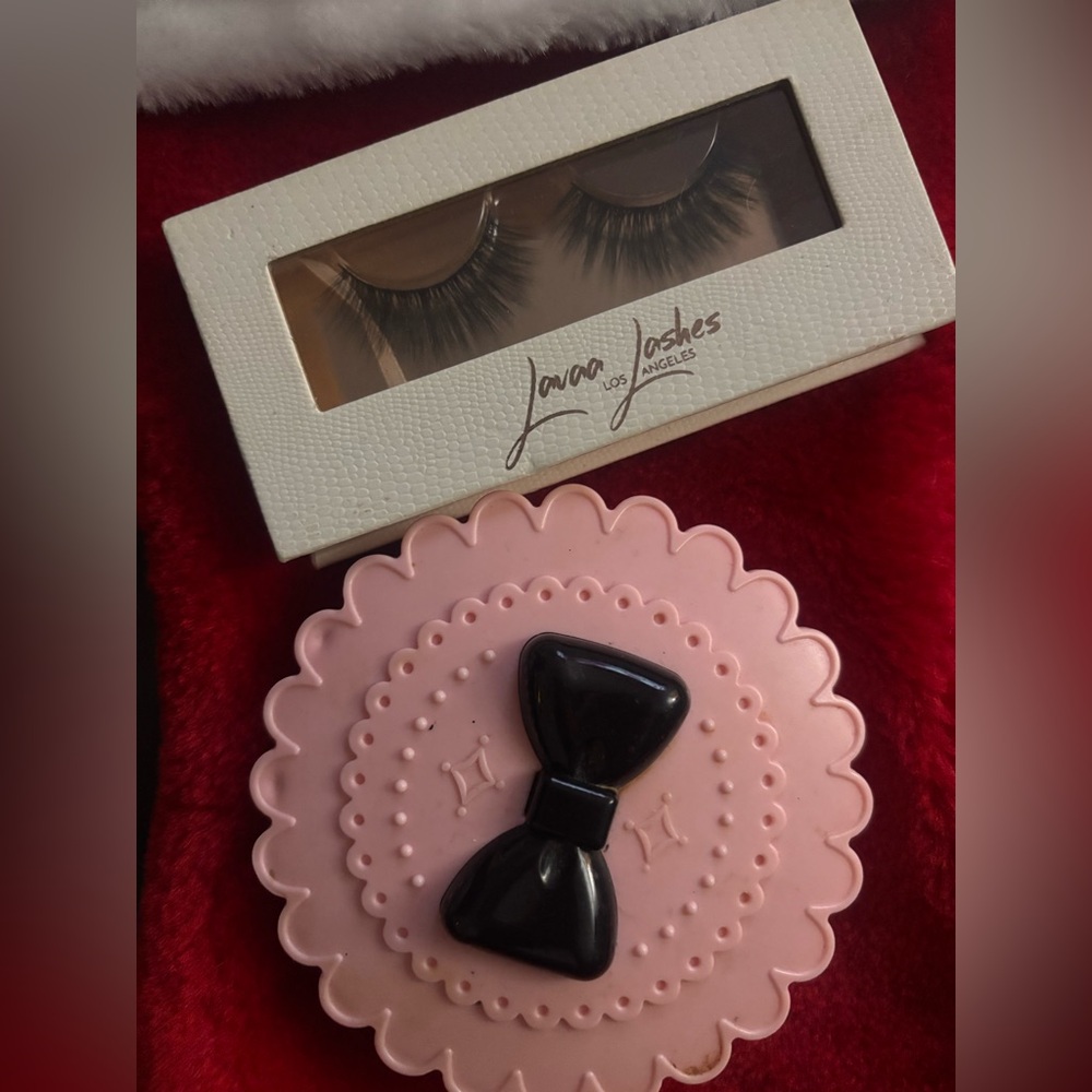 Black Eyelash Set with lash case